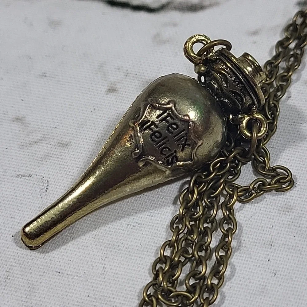 Harry Potter‎ Felix Felicis Luck elixir Hogwarts Limited Bottled Charm Pendant